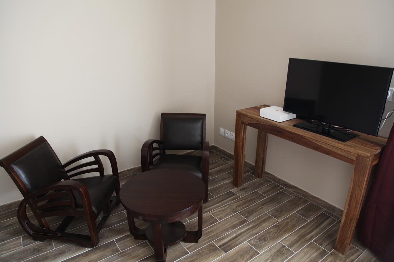 Le Miroir Des Etoiles Bed & Breakfast Pomport Ruang foto