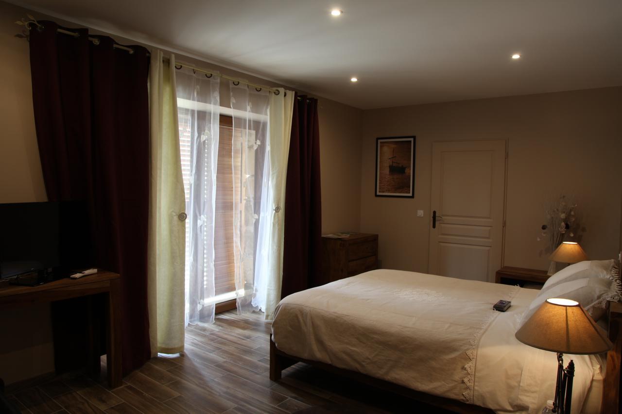 Le Miroir Des Etoiles Bed & Breakfast Pomport Ruang foto
