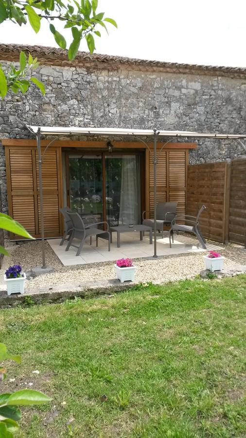Le Miroir Des Etoiles Bed & Breakfast Pomport Bagian luar foto